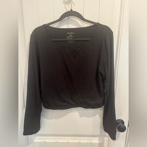 Reoria Black Long-Sleeve Scoop Neck Crop Top